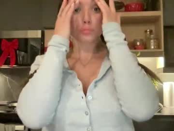 Karolinedavies Chaturbate stream image from December 15, 2025