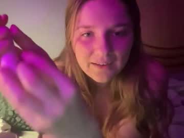 Winnielovexo Chaturbate stream image from December 16, 2025