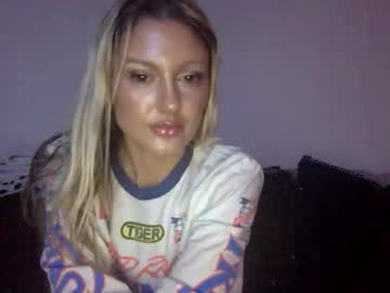 Pinksn0wle0pard Chaturbate stream image from December 16, 2025