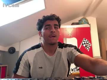 Raes69 Chaturbate stream image from December 16, 2025