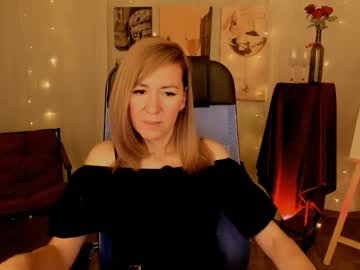 Donnasmitth Chaturbate stream image from December 16, 2025