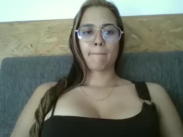 Triana_Bell Chaturbate stream image from December 16, 2025