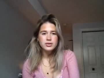 Julessummers Chaturbate stream image from December 16, 2025