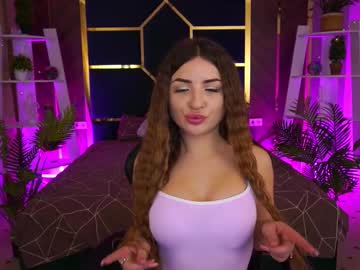Carollynee Chaturbate stream image from December 16, 2025