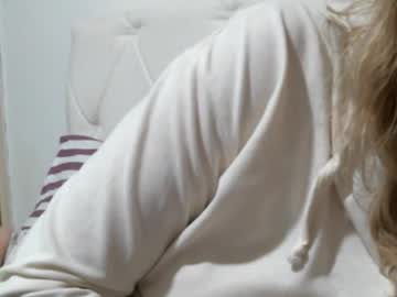 Sarasexx33 Chaturbate stream image from December 16, 2025