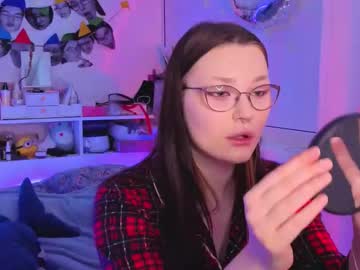 Milliedoll Chaturbate stream image from December 17, 2025