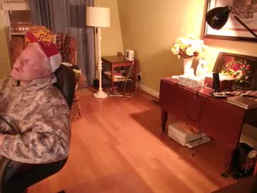 Smokymountanman Chaturbate stream image from December 17, 2025