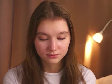 Gwennielove Chaturbate stream image from December 17, 2025