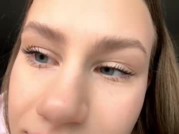 Carolecronan Chaturbate stream image from December 17, 2025