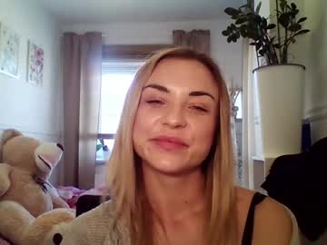 Ashleyperfect Chaturbate stream image from December 17, 2025