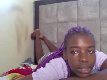Prettyzuzu Chaturbate stream image from December 17, 2025