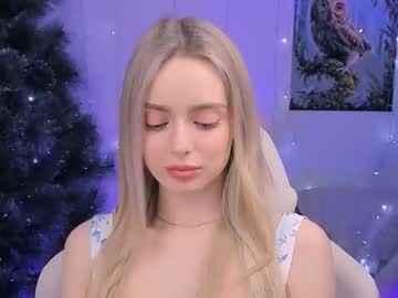 Juliabrewwer Chaturbate stream image from December 17, 2025