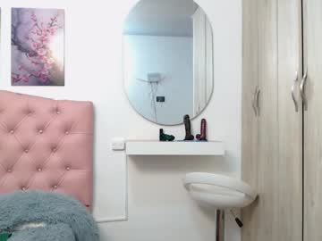Lilyfox23 Chaturbate stream image from December 17, 2025