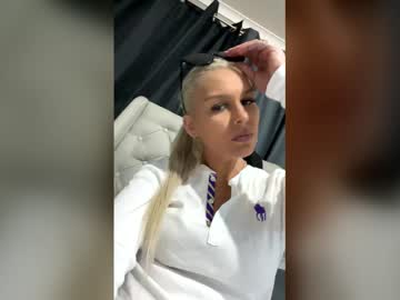 Bootyifull Chaturbate stream image from December 17, 2025