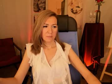 Donnasmitth Chaturbate stream image from December 17, 2025
