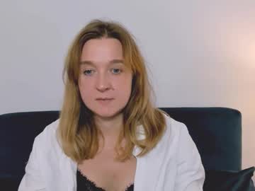 Lunakissable Chaturbate stream image from December 17, 2025