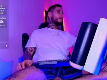 Hotlatinox20cm Chaturbate stream image from December 17, 2025