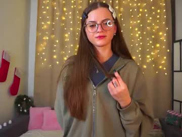 Estrellabecnel Chaturbate stream image from December 17, 2025