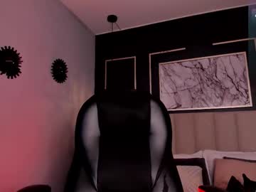 Vikypetiteee Chaturbate stream image from December 17, 2025