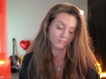 Lettymoa Chaturbate stream image from December 18, 2025