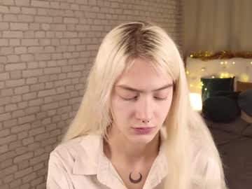 Charmingchickk Chaturbate stream image from December 18, 2025