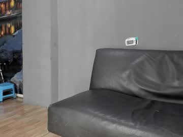 Menoffhot Chaturbate stream image from December 18, 2025