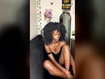 Chroe22 Chaturbate stream image from December 18, 2025