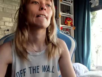 Karoline121 Chaturbate stream image from December 18, 2025