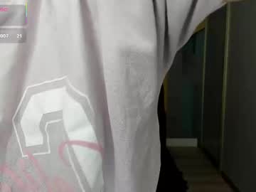 Angelinalow Chaturbate stream image from December 18, 2025