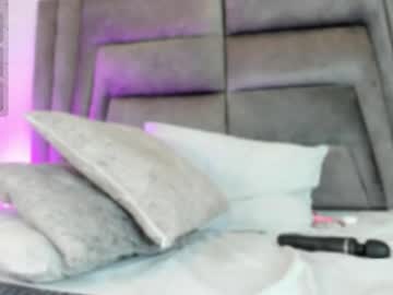 Sophiee_Smith Chaturbate stream image from December 18, 2025