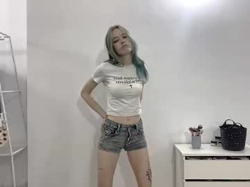 Donettamccomish Chaturbate stream image from December 18, 2025