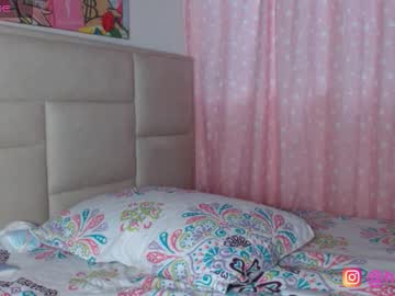 Hottielinsey Chaturbate stream image from December 18, 2025