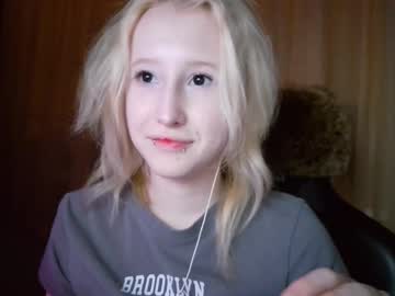 Angelkortright Chaturbate stream image from December 18, 2025