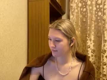 Skyedavis Chaturbate stream image from December 18, 2025
