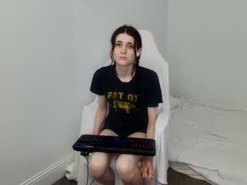 Emilyfox5 Chaturbate stream image from December 18, 2025