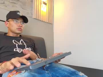 Roger_Flyn Chaturbate stream image from December 19, 2025