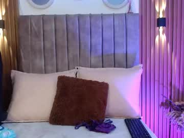 Chloelivee Chaturbate stream image from December 19, 2025