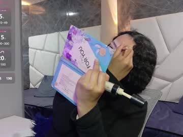 Pettymoon Chaturbate stream image from December 19, 2025