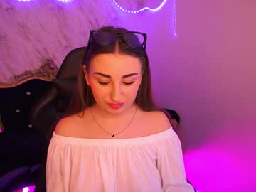 Naomibaae Chaturbate stream image from December 19, 2025