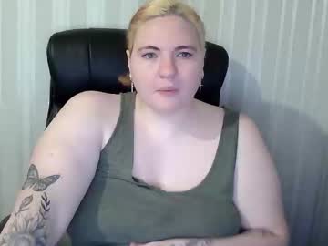 Lollynomelty Chaturbate stream image from December 20, 2025