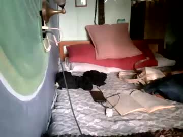 Especuloshumeantes Chaturbate stream image from December 20, 2025