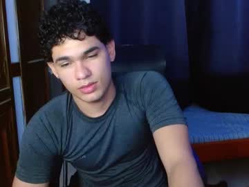 Zyrosxk Chaturbate stream image from December 21, 2025