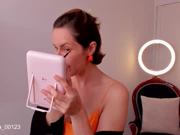 Cuddlingbunnny Chaturbate stream image from December 21, 2025