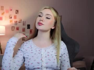 Betterdayswithme Chaturbate stream image from December 21, 2025