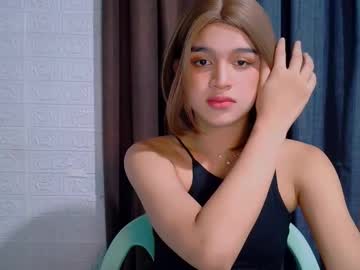 Lux_White Chaturbate stream image from December 21, 2025