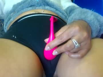 Luzzy_Cam Chaturbate stream image from December 21, 2025