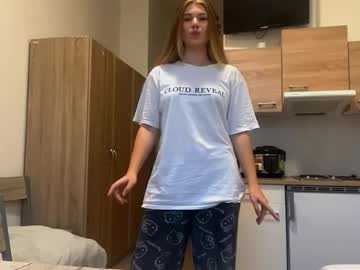 Shellihughe Chaturbate stream image from December 22, 2025