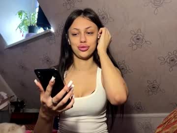 Alenesavitch Chaturbate stream image from December 22, 2025