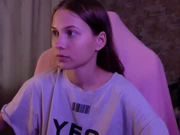 Small_Emma0 Chaturbate stream image from December 22, 2025