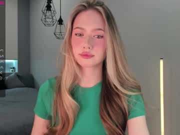 Longoriaeva Chaturbate stream image from December 22, 2025